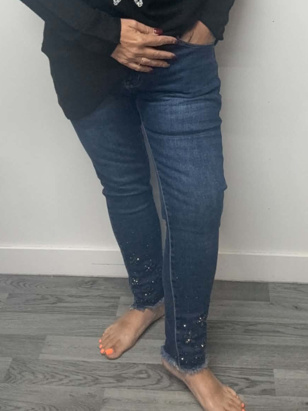 JASMINE - Bling Flower Raw Edge Jeans