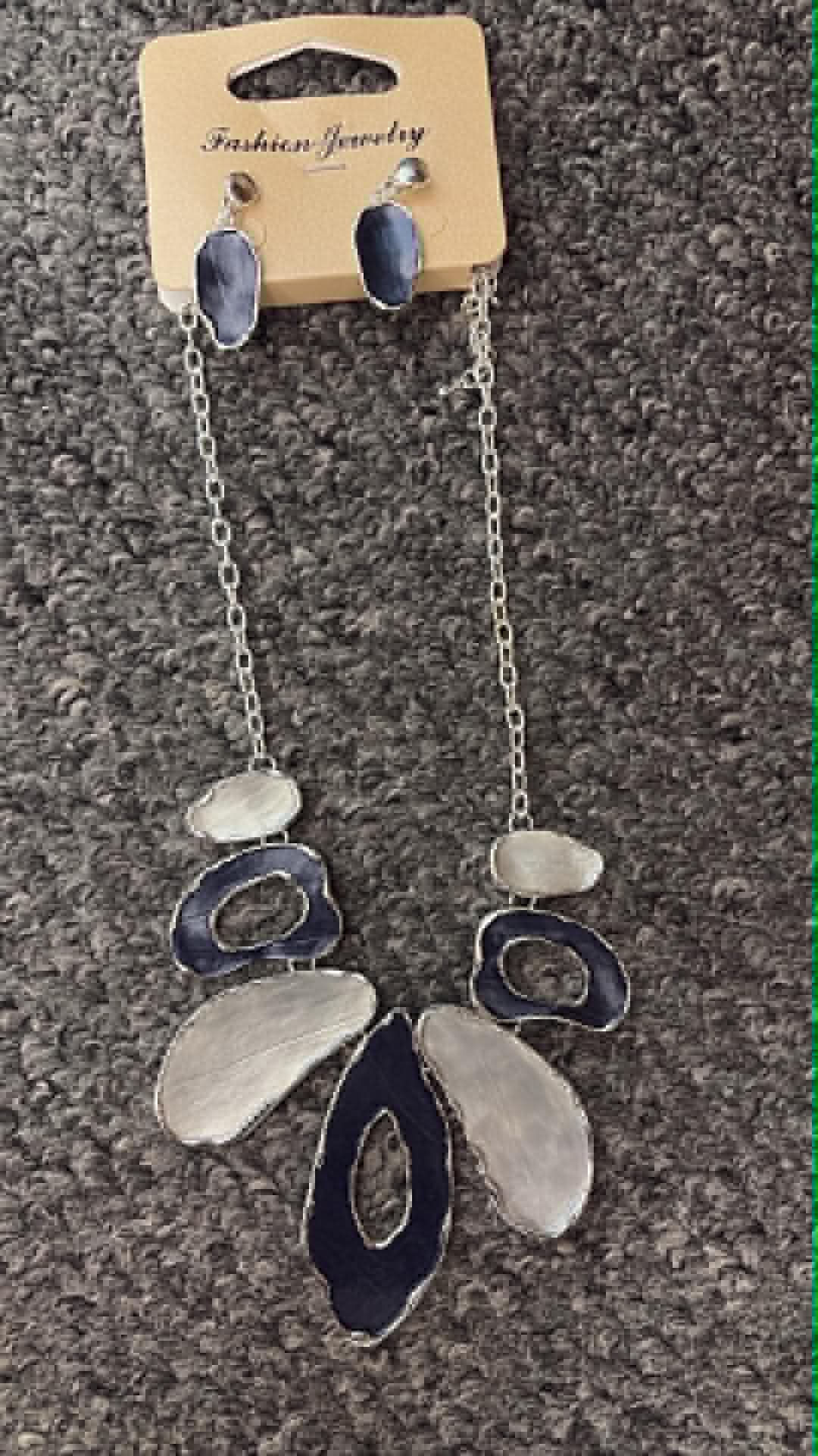 Gilly Necklace set