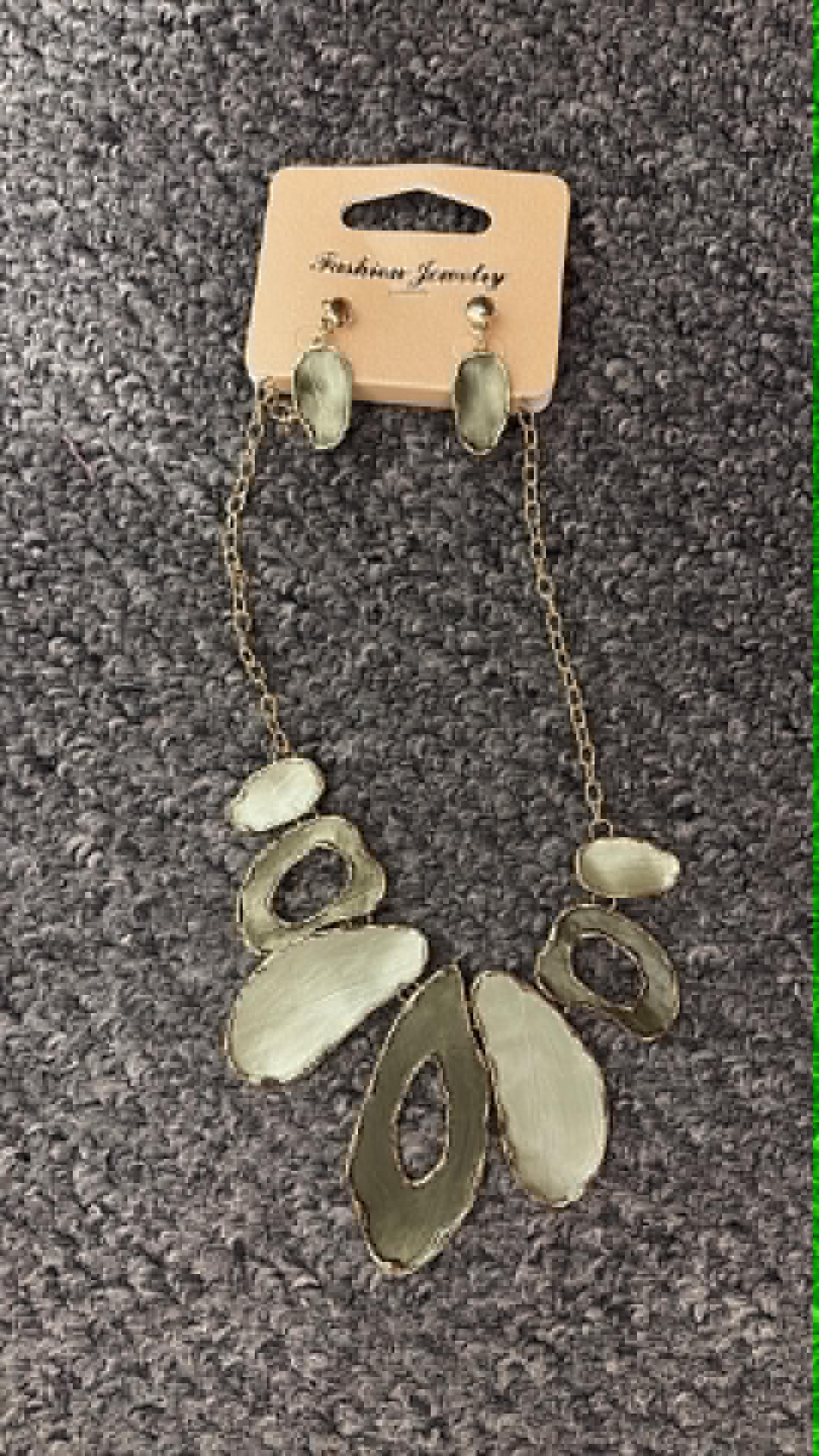 Gilly Necklace set