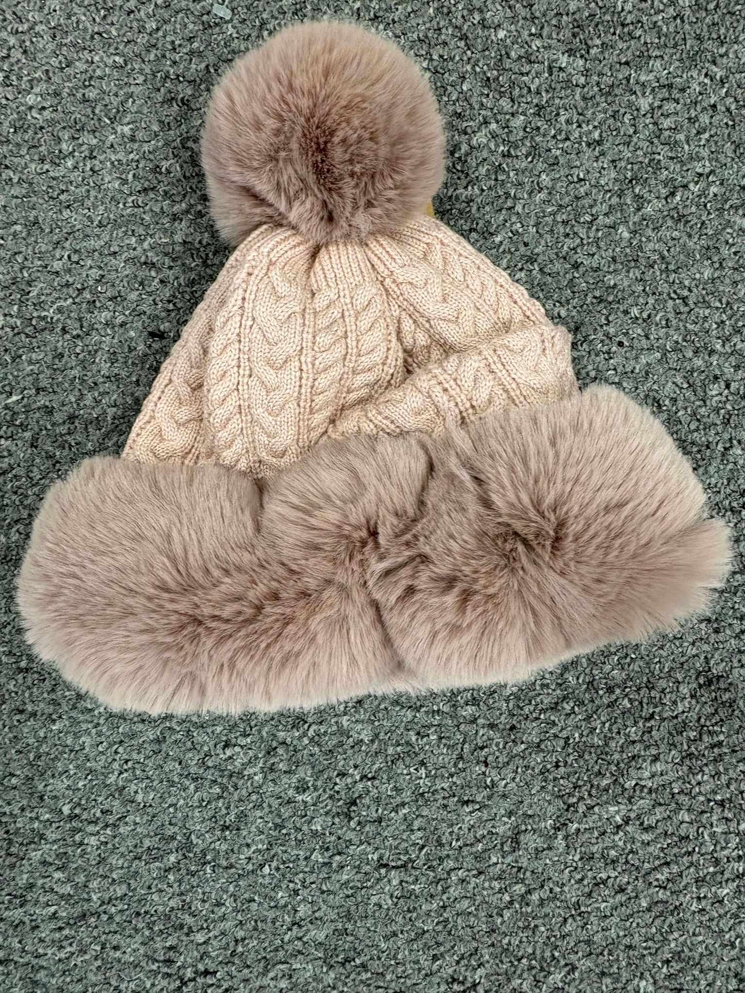 Cally - Faux Fur Bobble Hat