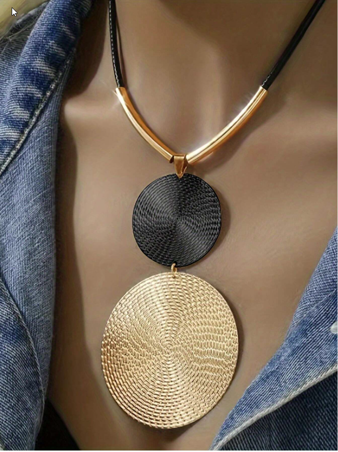 Melia -  Disc Necklace