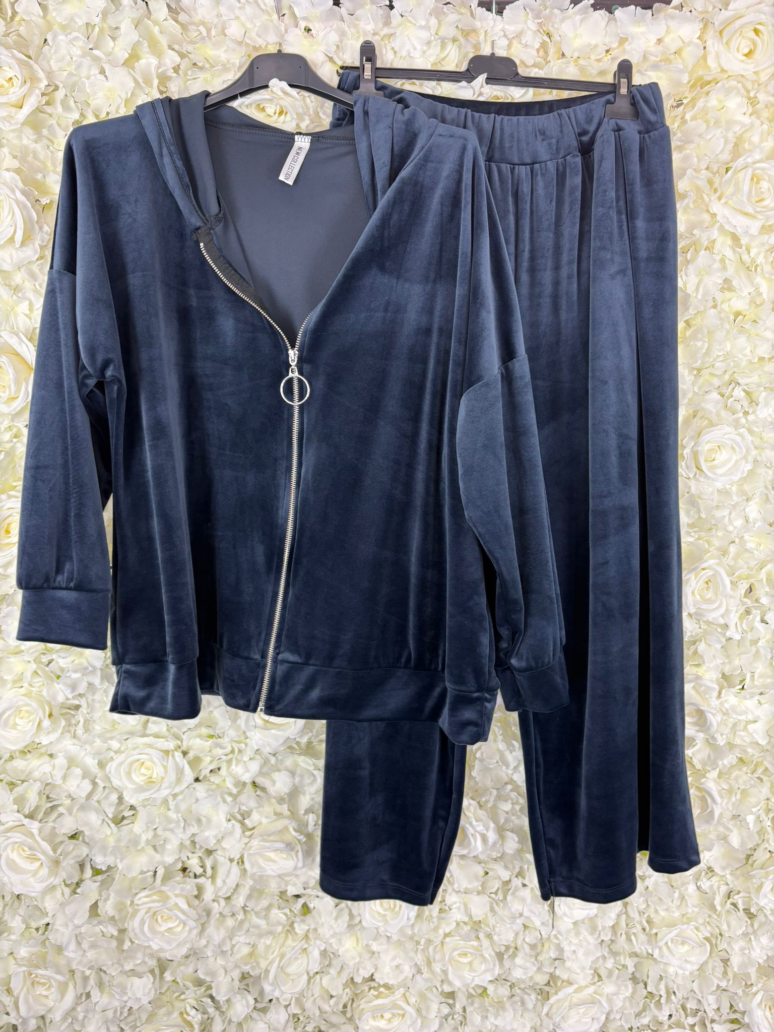 KASSY - Velour Loungesuit 14 to 24