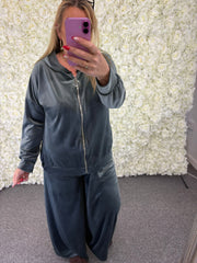 KASSY - Velour Loungesuit 14 to 24