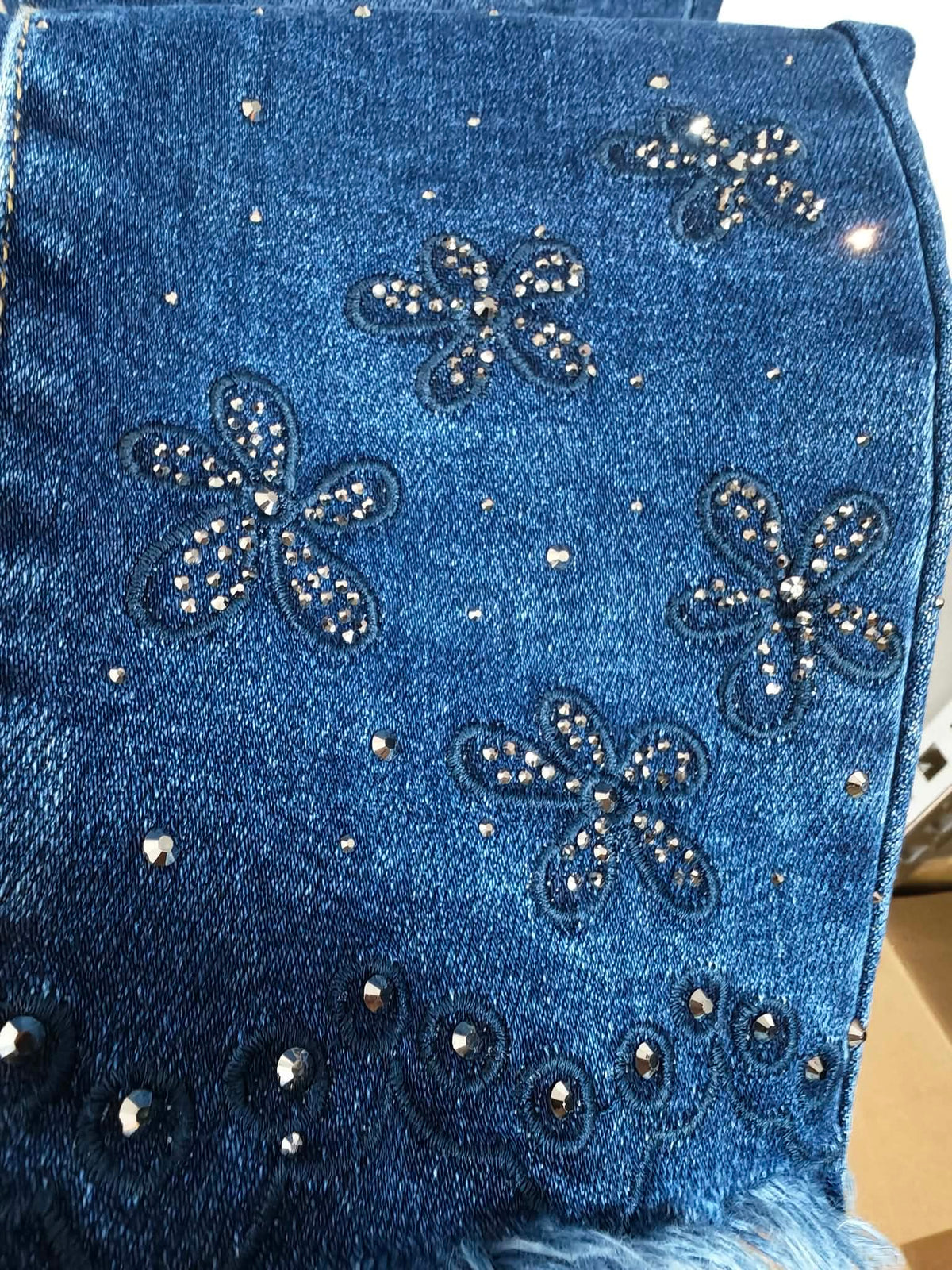 JASMINE - Bling Flower Raw Edge Jeans